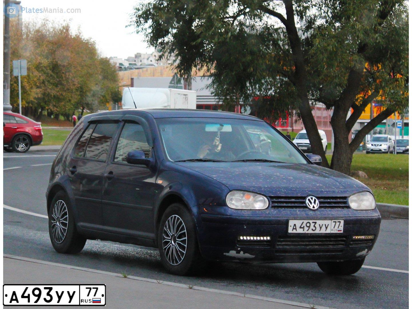 Фото автомобиля TOYOTA PREVIA, 1993 — госномер А493УУ77. Цвет: синий