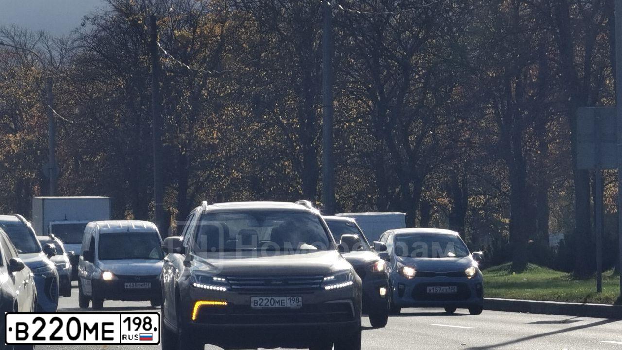 Фото автомобиля ZOTYE T600, 2018 — госномер Е521ОЕ147. Цвет: ЗОЛОТОЙ