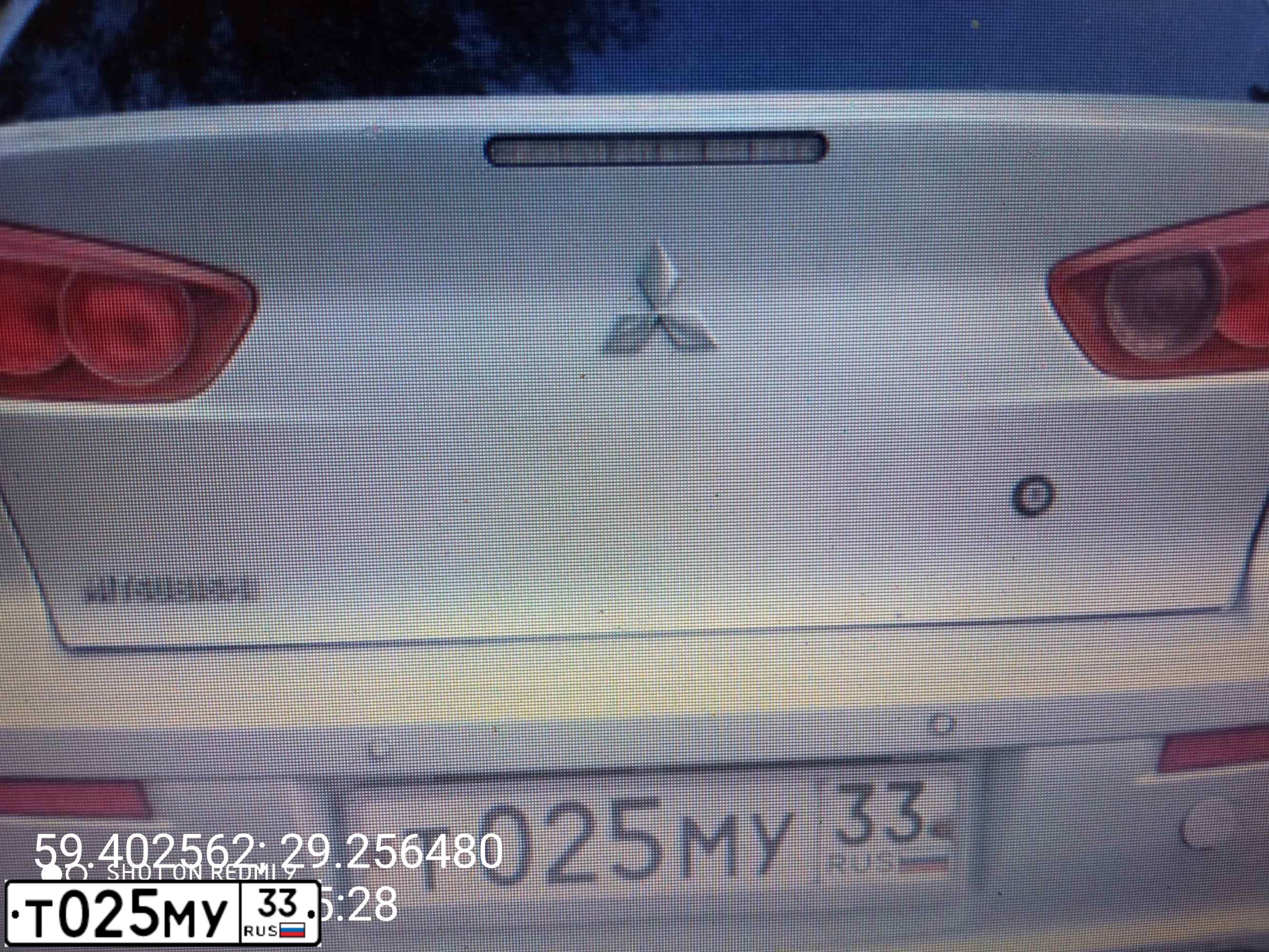 Фото автомобиля MITSUBISHI LANCER, 2008 — госномер Т025МУ33. Цвет: Серебристый