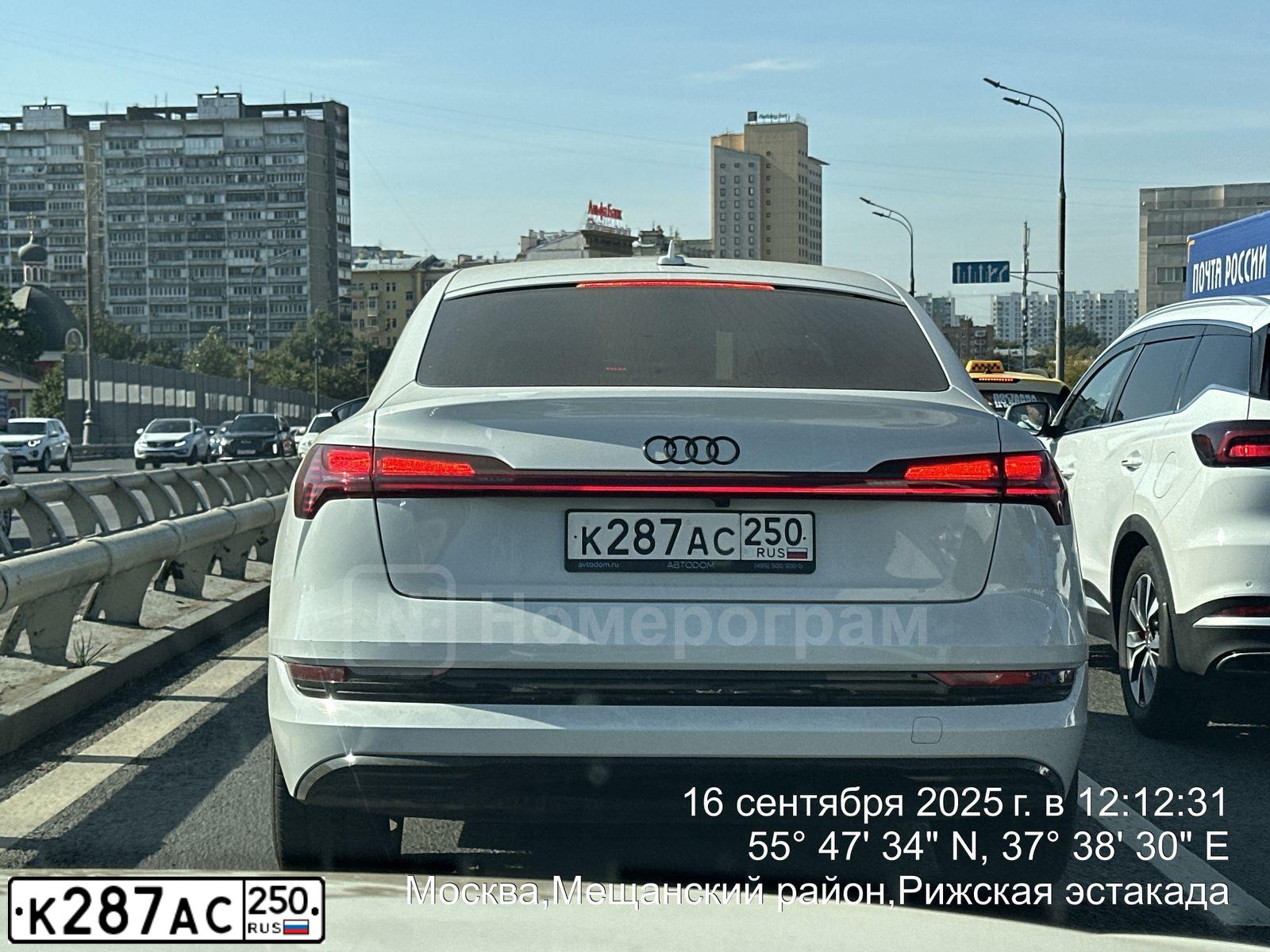 Фото автомобиля AUDI E-TRON, 2022 — госномер К287АС250. Цвет: Белый