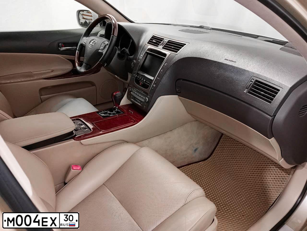 Фото автомобиля LEXUS GS, 2005 — госномер М004ЕХ30. Цвет: ЗОЛОТИСТЫЙ