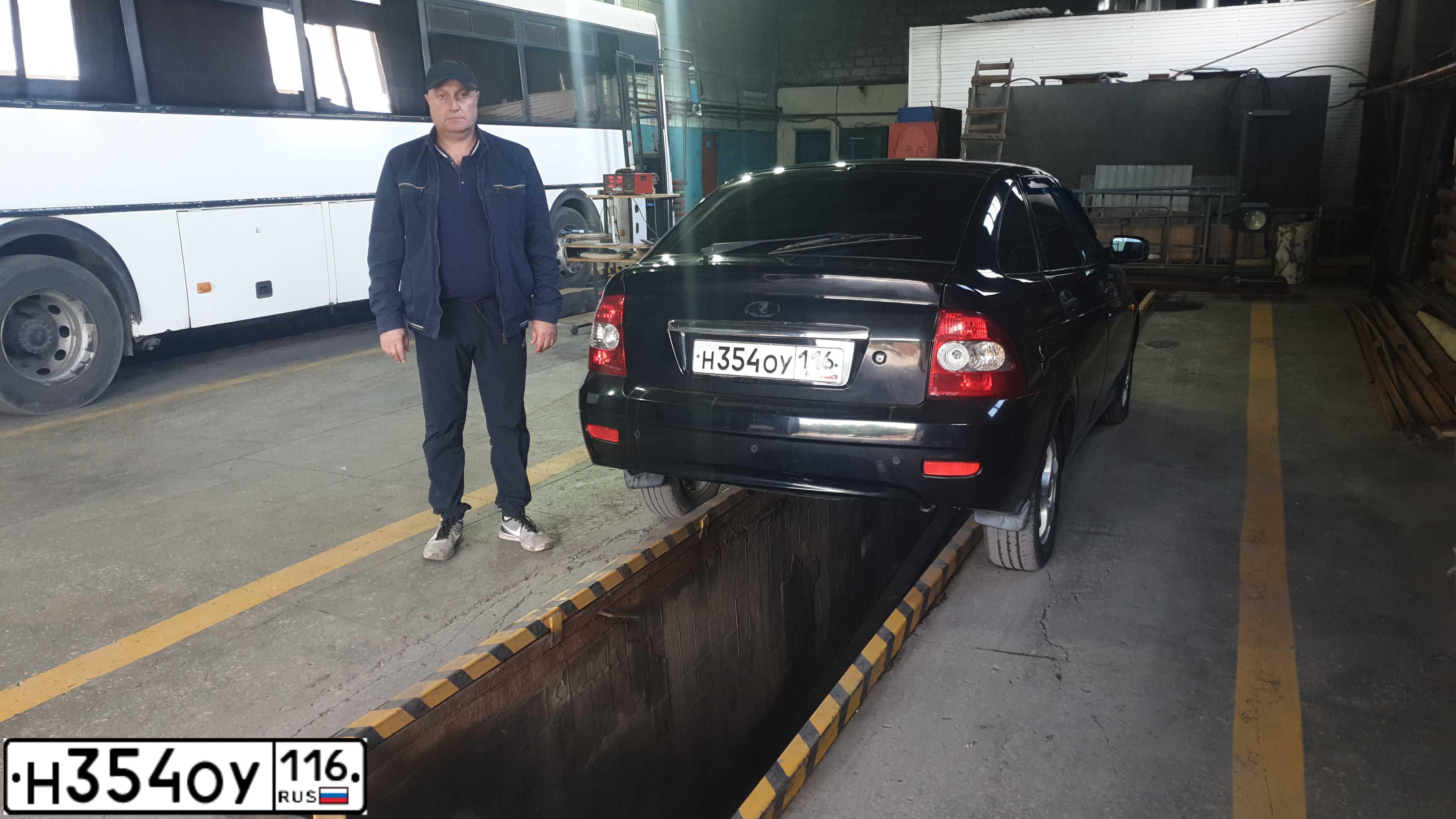 Фото автомобиля LADA 2172 PRIORA, 2011 — госномер О862НС142. Цвет: Сине-Черный