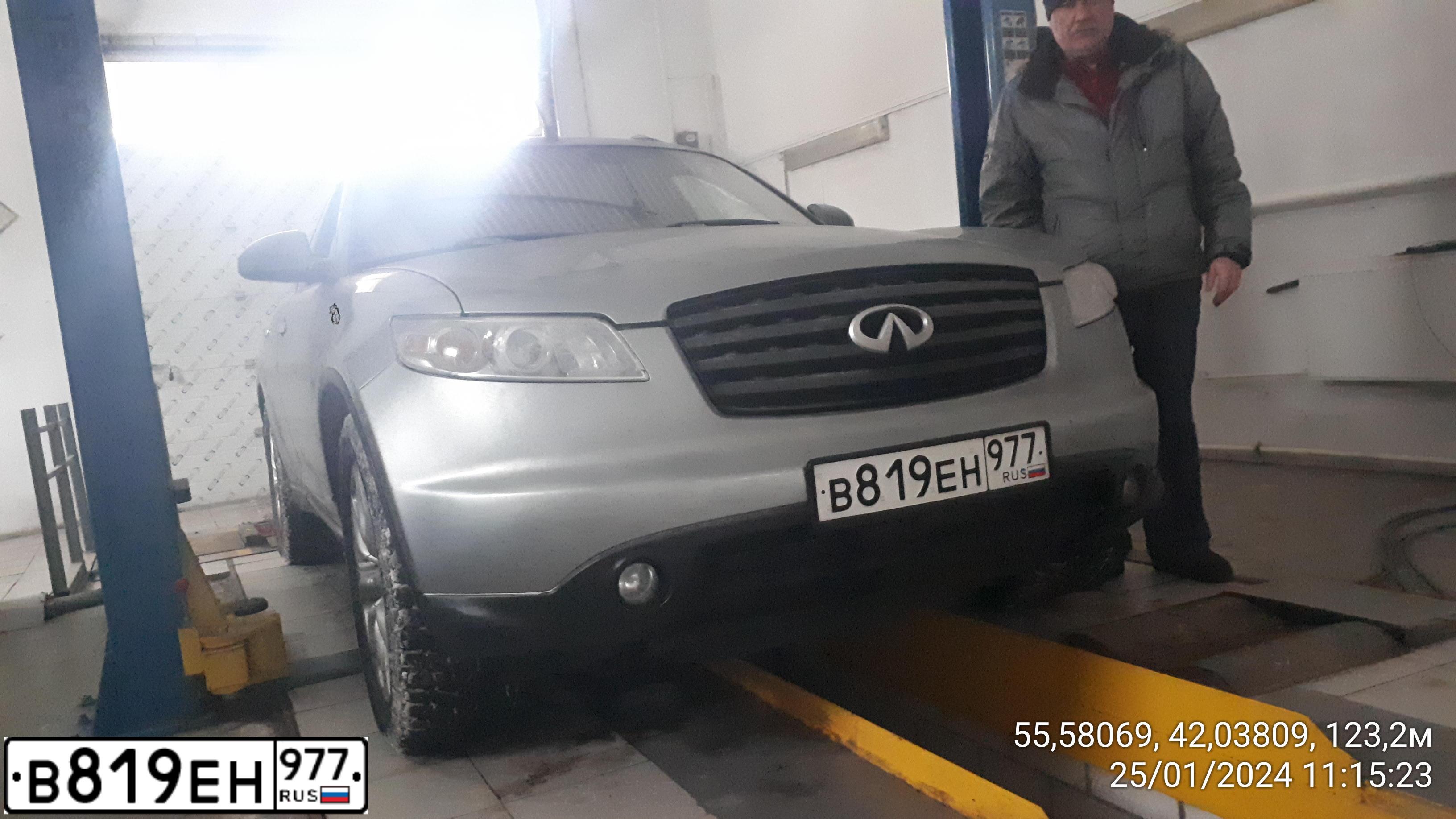Фото автомобиля INFINITI QX70 /FX/, 2005 — госномер Т002ТК33. Цвет: СВЕТЛО-СЕРЫЙ