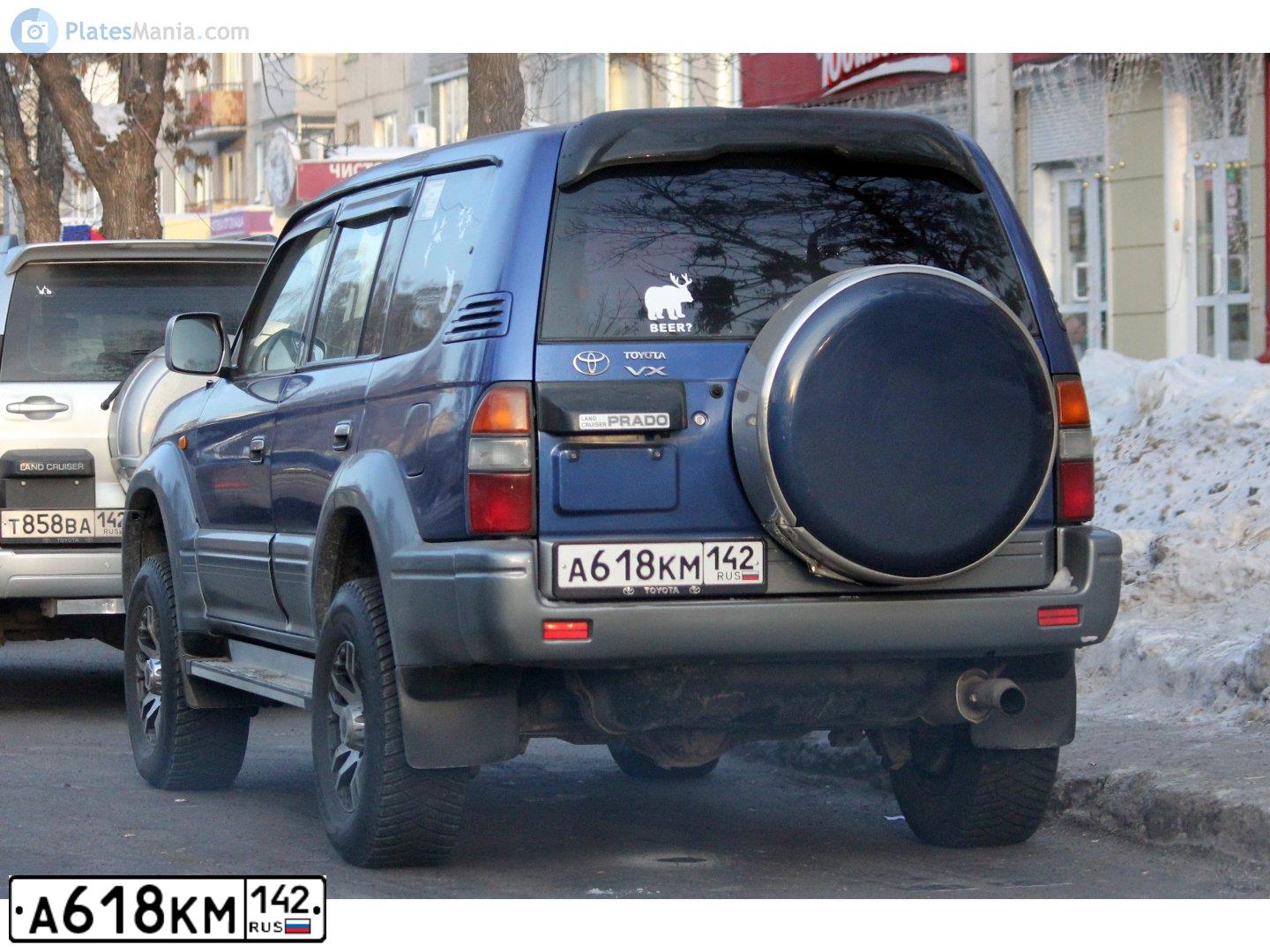 Фото автомобиля TOYOTA LANDCRUISER, 1999 — госномер В808ВВ74. Цвет: синий