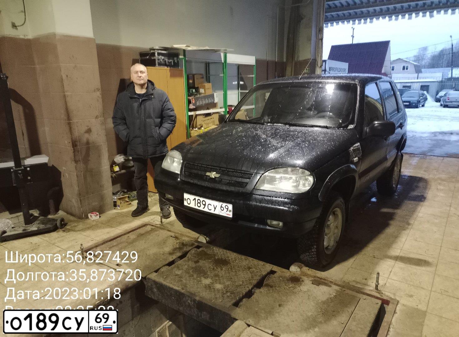 Фото автомобиля CHEVROLET NIVA, 2006 — госномер О189СУ69. Цвет: Черно-синий металлик