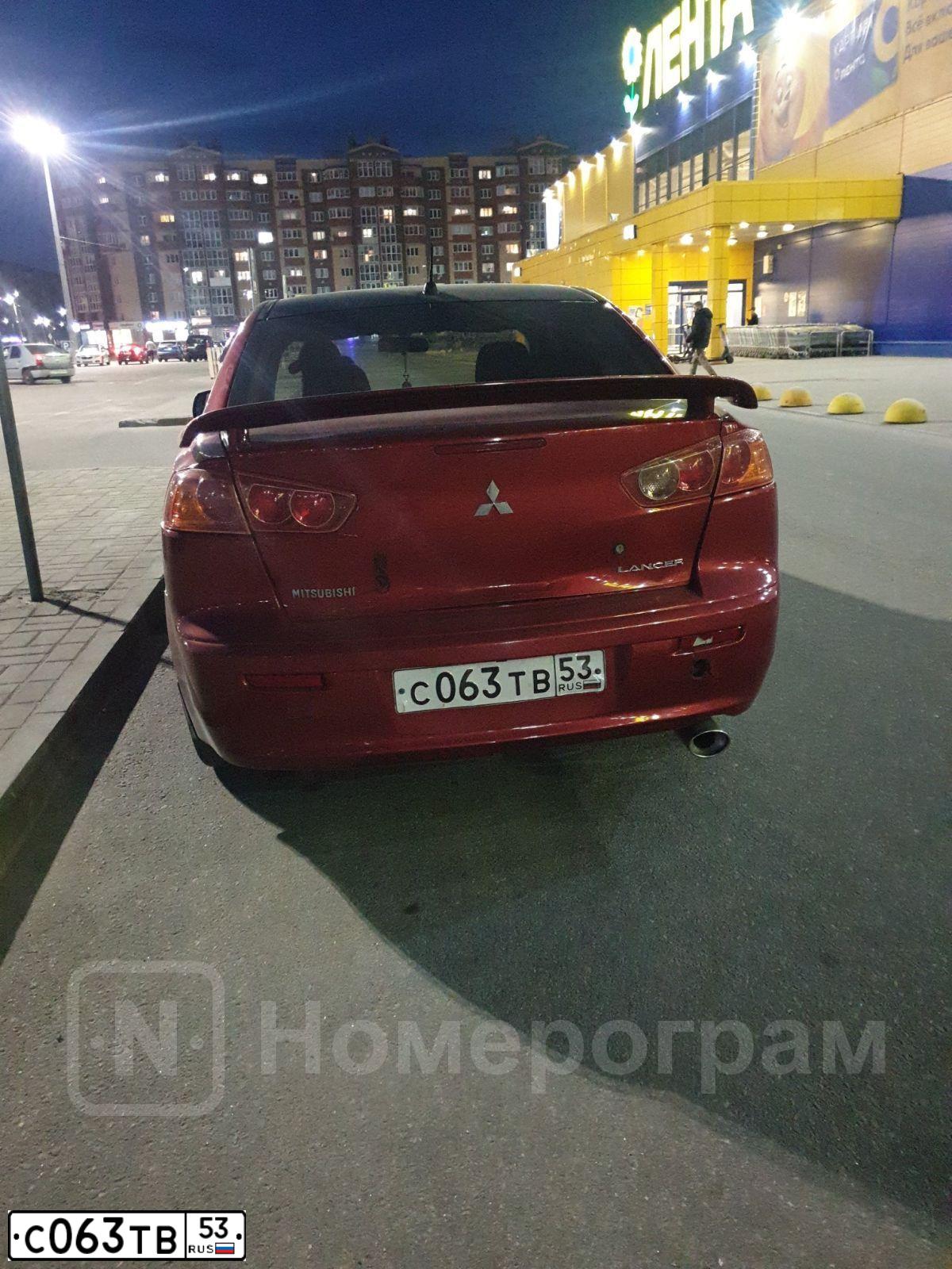 Фото автомобиля MITSUBISHI LANCER, 2008 — госномер С063ТВ53. Цвет: КРАСНЫЙ