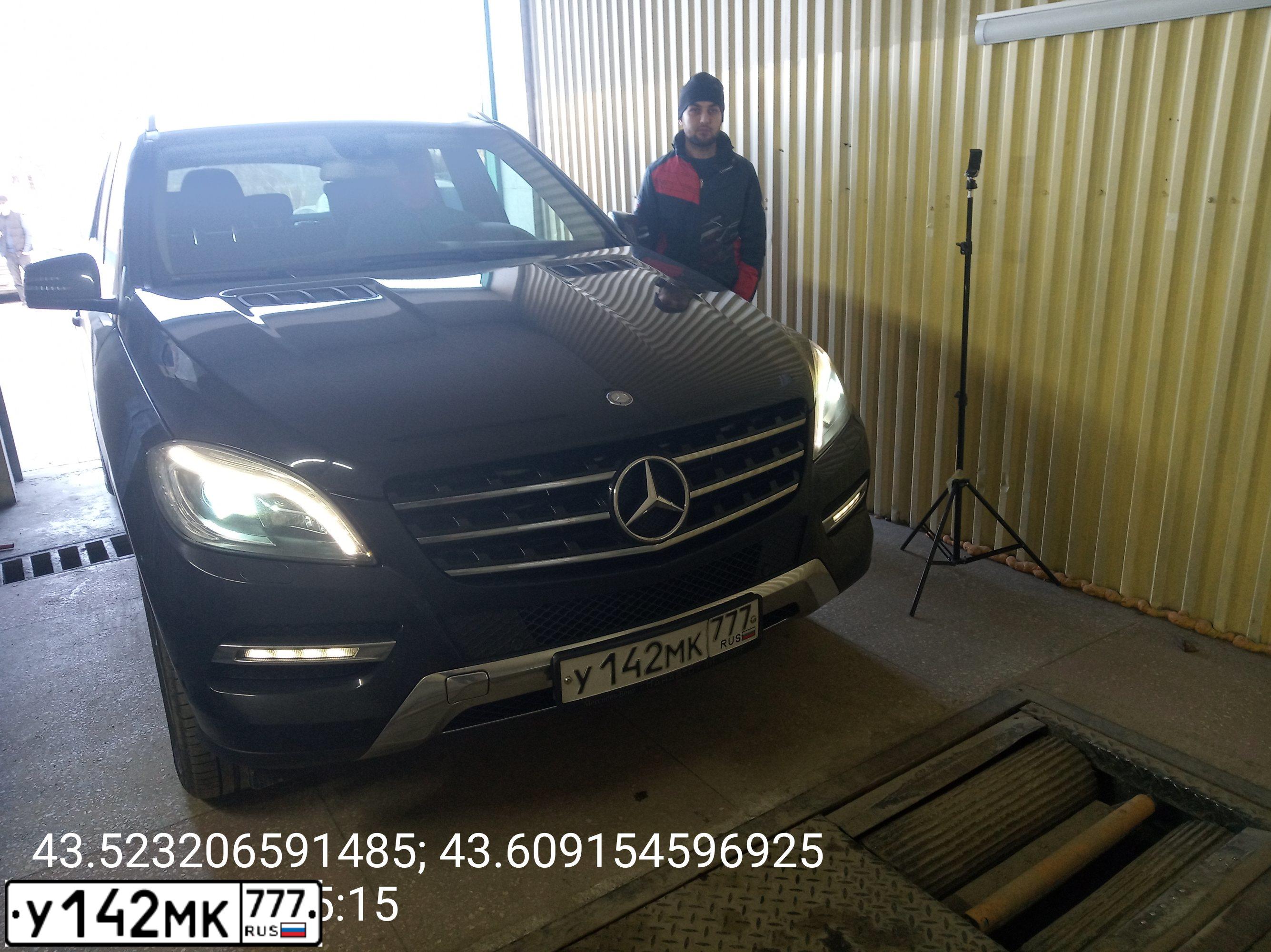 Фото автомобиля MERCEDES M-KLASSE, 2014 — госномер У142МК777. Цвет: ЧЕРНЫЙ