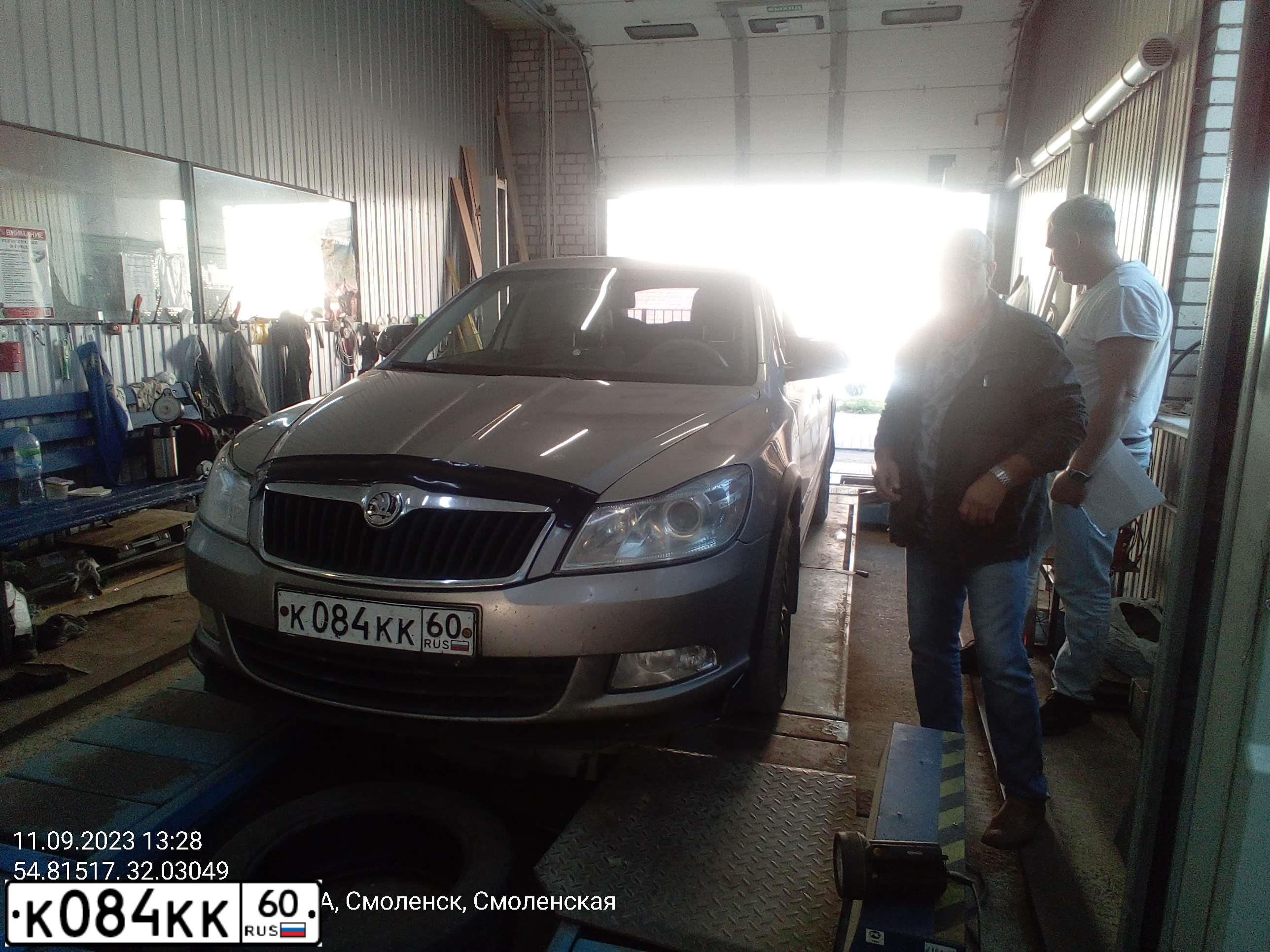 Фото автомобиля SKODA OCTAVIA, 2009 — госномер К256ОВ67