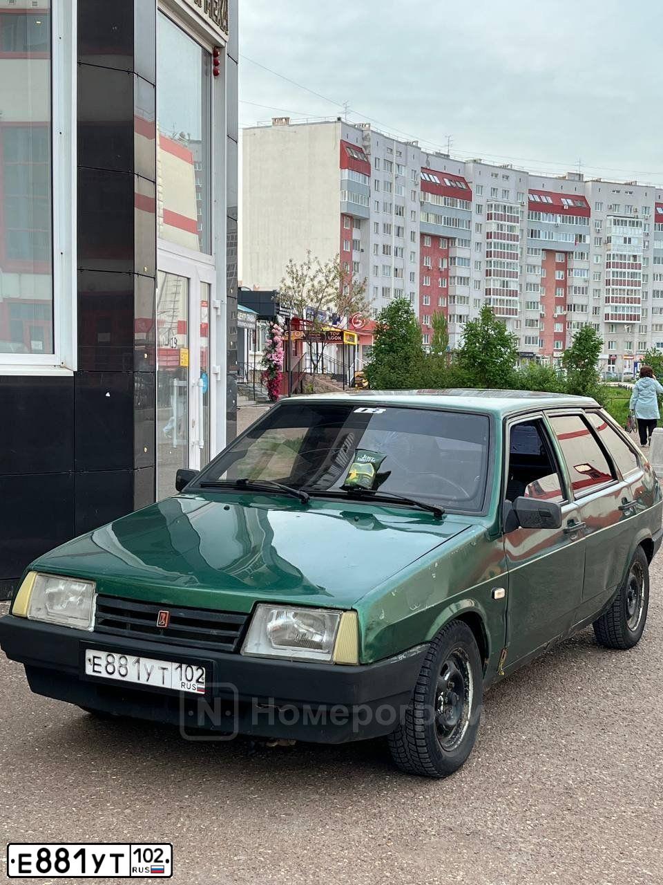 Фото автомобиля LADA 2109 SAMARA, 1999 — госномер Е881УТ102. Цвет: СЕРЕБРИСТЫЙ ЯРКО-ЗЕЛЕНЫЙ