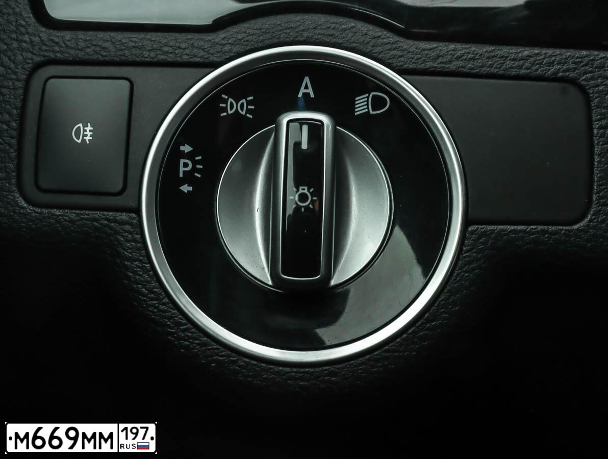 Фото автомобиля MERCEDES E-KLASSE, 2011 — госномер А130РУ147. Цвет: Белый