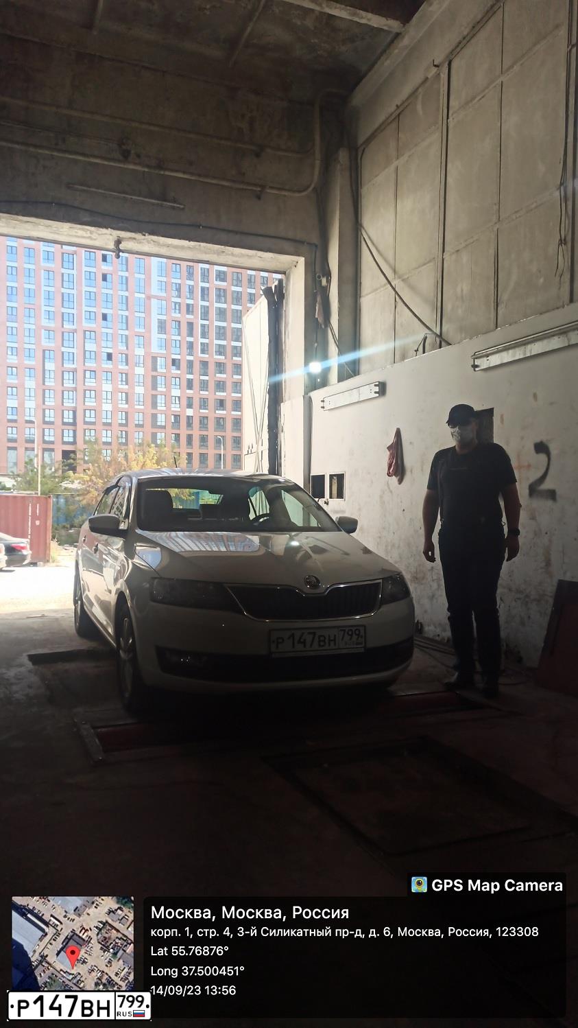 Фото автомобиля SKODA RAPID, 2018 — госномер Р147ВН799. Цвет: Белый