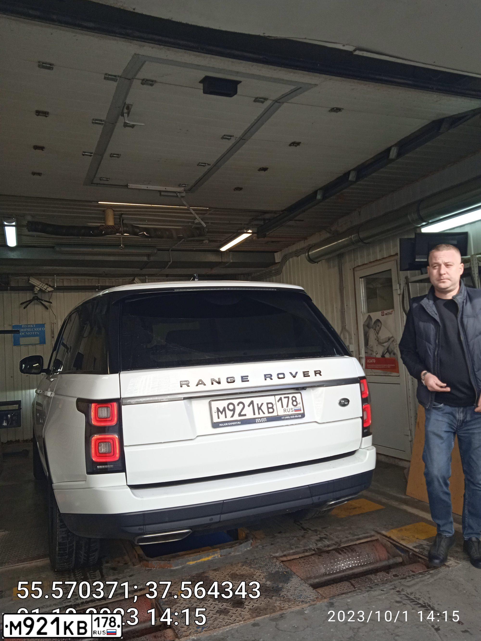 Фото автомобиля LANDROVER DISCOVERY, 2012 — госномер В425УО47. Цвет: ЧЕРНЫЙ