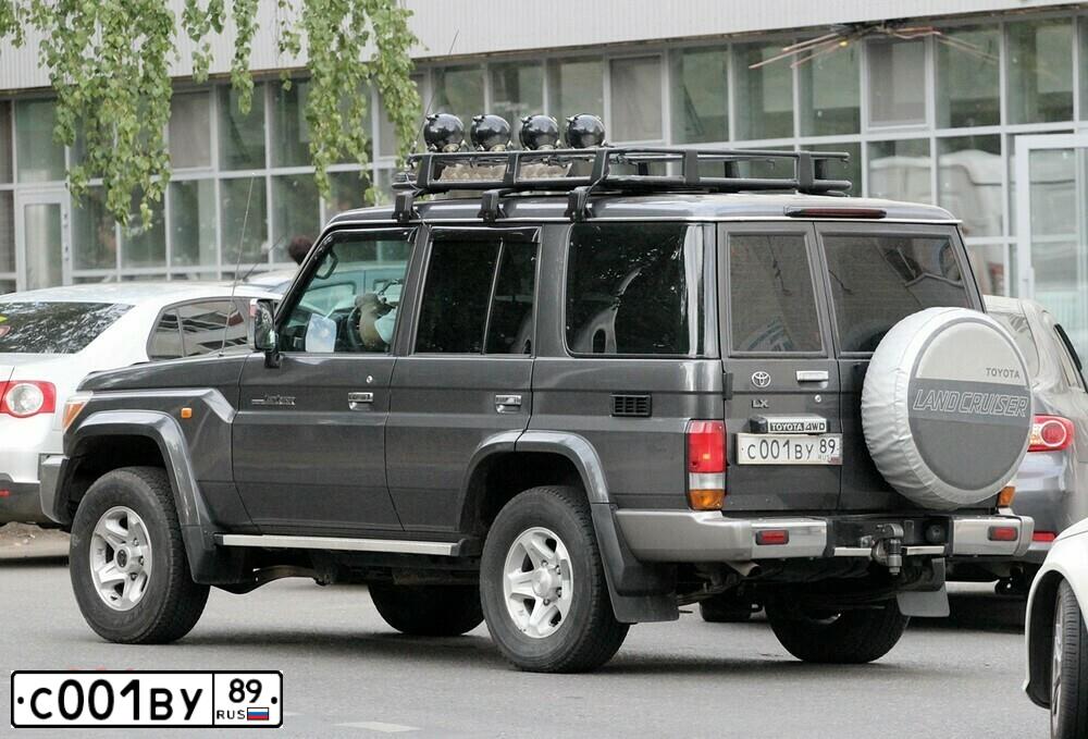 Фото автомобиля TOYOTA LANDCRUISER, 2013 — госномер У992РХ72. Цвет: Белый
