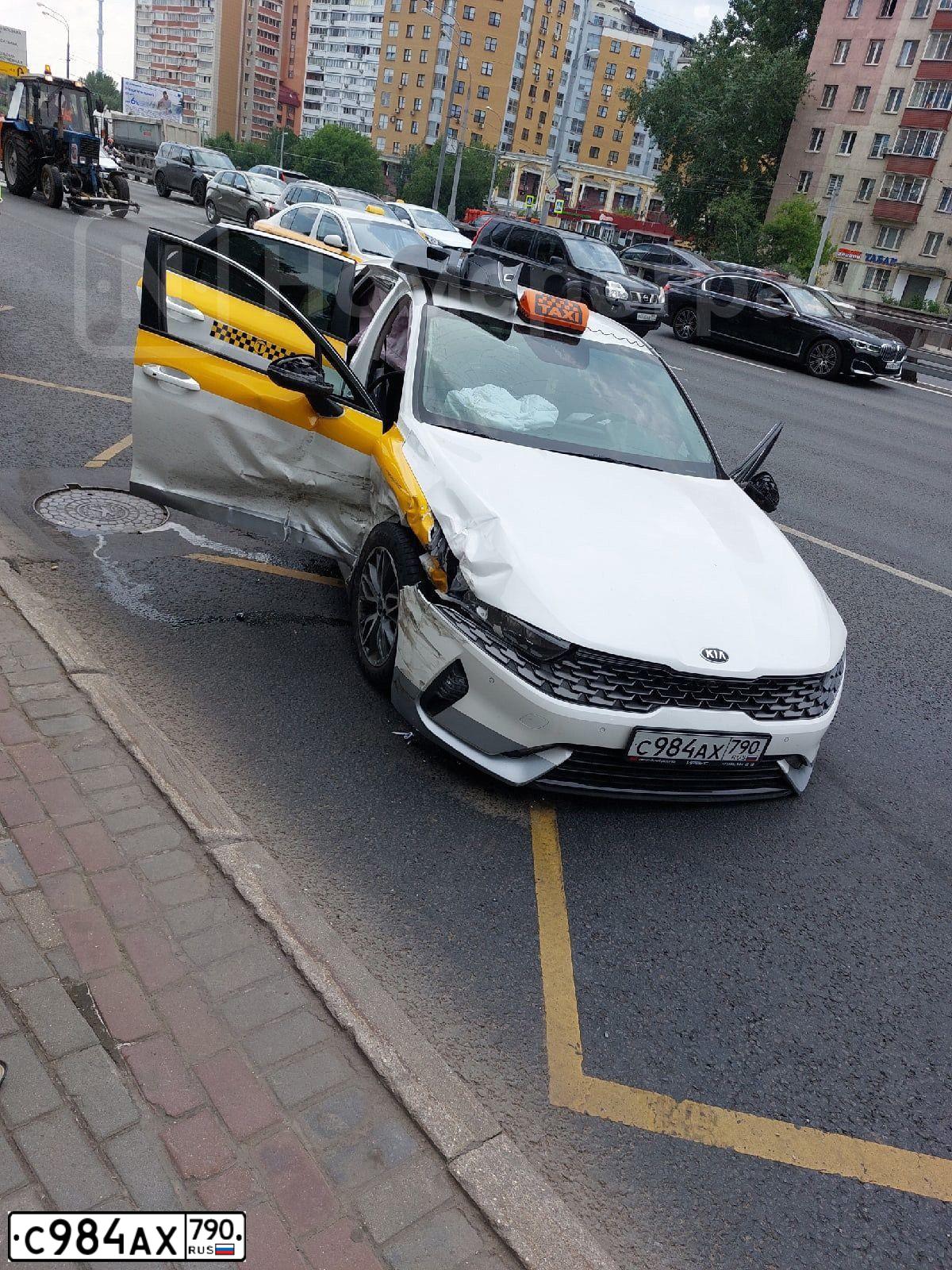 Фото автомобиля KIA K5, 2020 — госномер С984АХ790. Цвет: БЕЛЫЙ-ЖЕЛТЫЙ-СЕРЫЙ