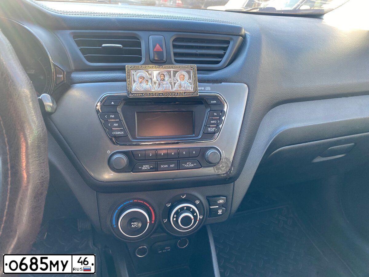 Фото автомобиля KIA RIO, 2013 — госномер К834НР761. Цвет: Белый