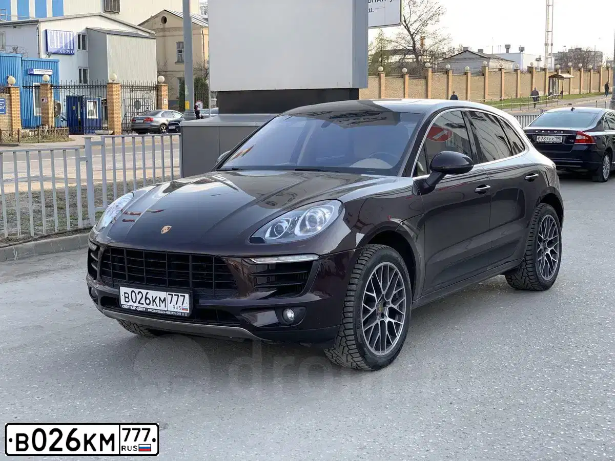 Фото автомобиля PORSCHE MACAN, 2014 — госномер О775СХ40. Цвет: Коричневый
