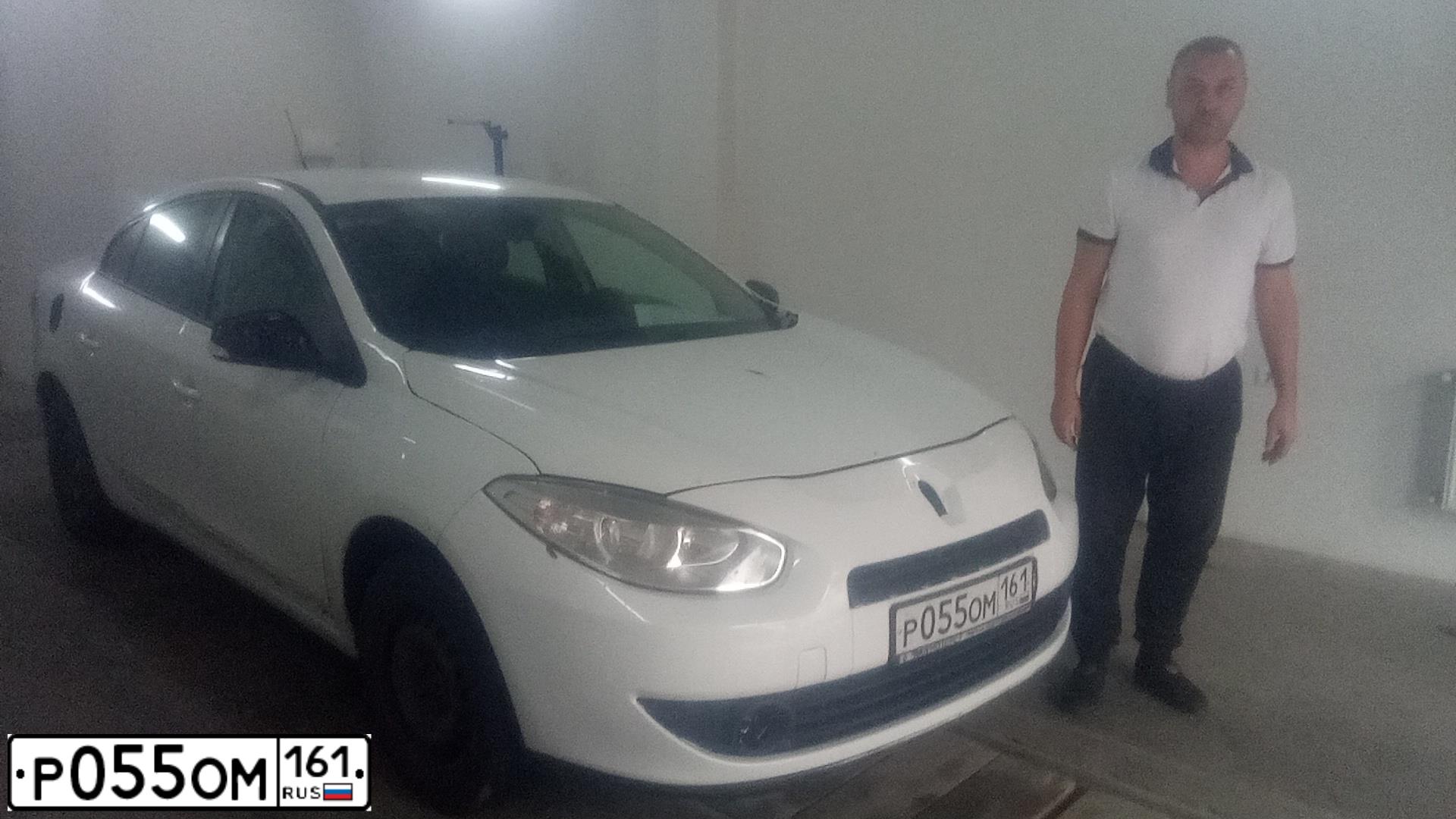 Фото автомобиля RENAULT FLUENCE, 2012 — госномер Х320РН161. Цвет: Белый
