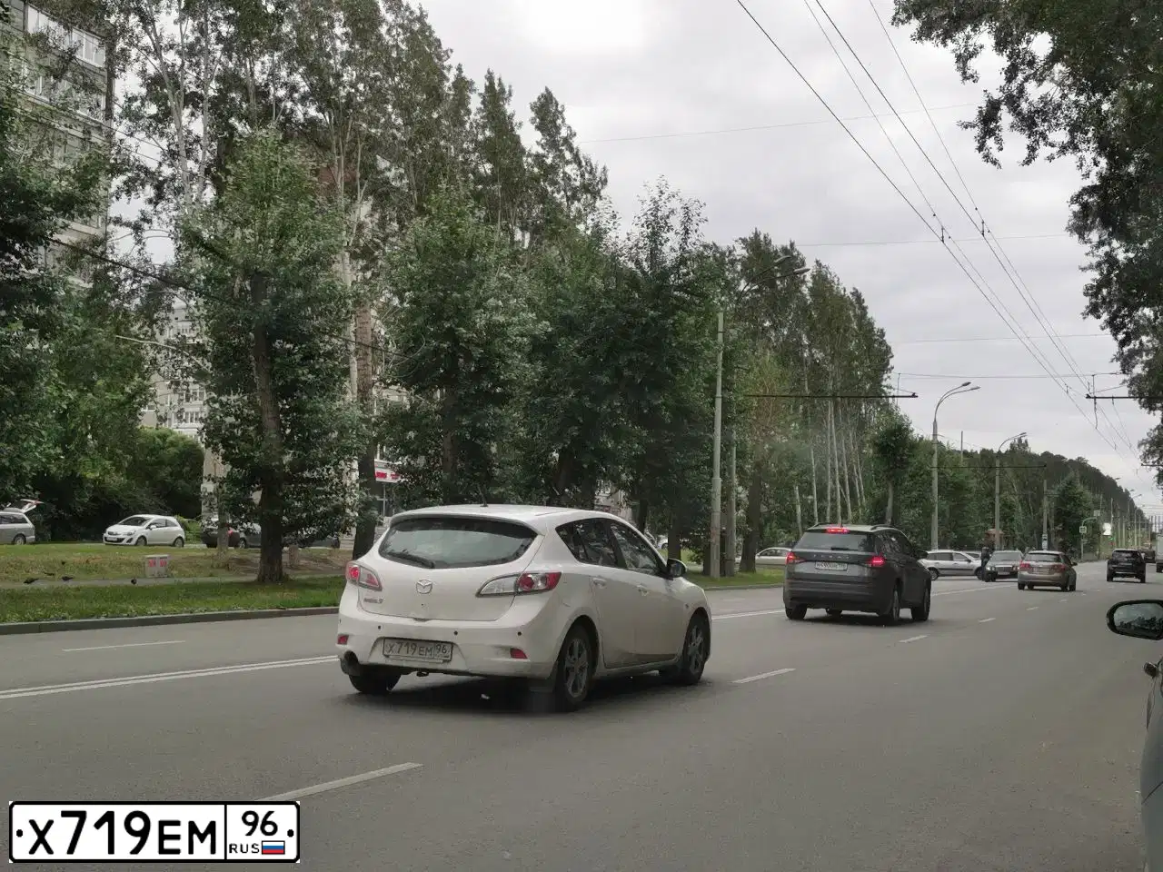 Фото автомобиля MAZDA 3, 2012 — госномер Х719ЕМ96. Цвет: Белый