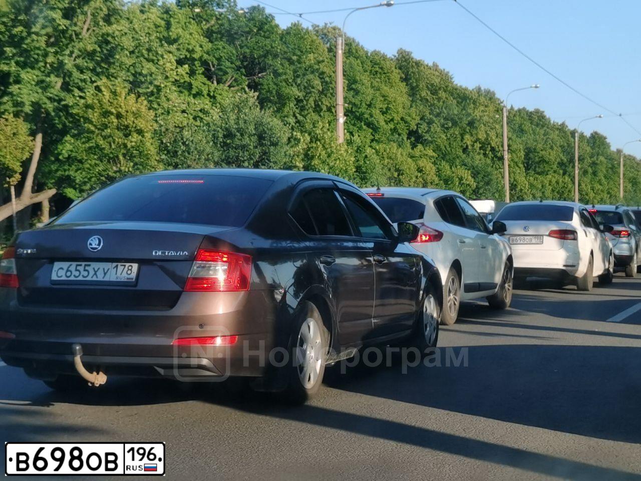 Фото автомобиля KIA RIO, 2014 — госномер Е038ХЕ156