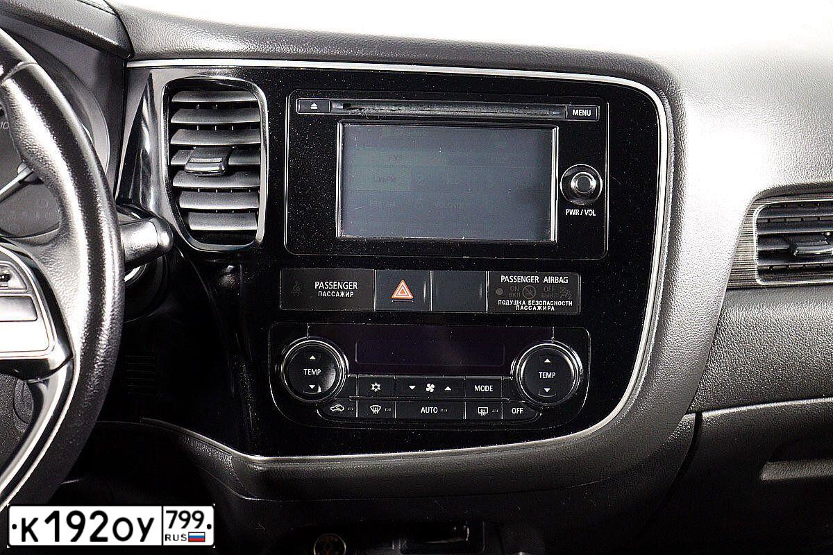 Фото автомобиля MITSUBISHI OUTLANDER, 2016 — госномер С440МО750. Цвет: Белый