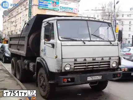 Фото автомобиля KAMAZ 55111 /6X4/, 1996 — госномер Т751ТУ77. Цвет: СВЕТЛО СЕРЫЙ