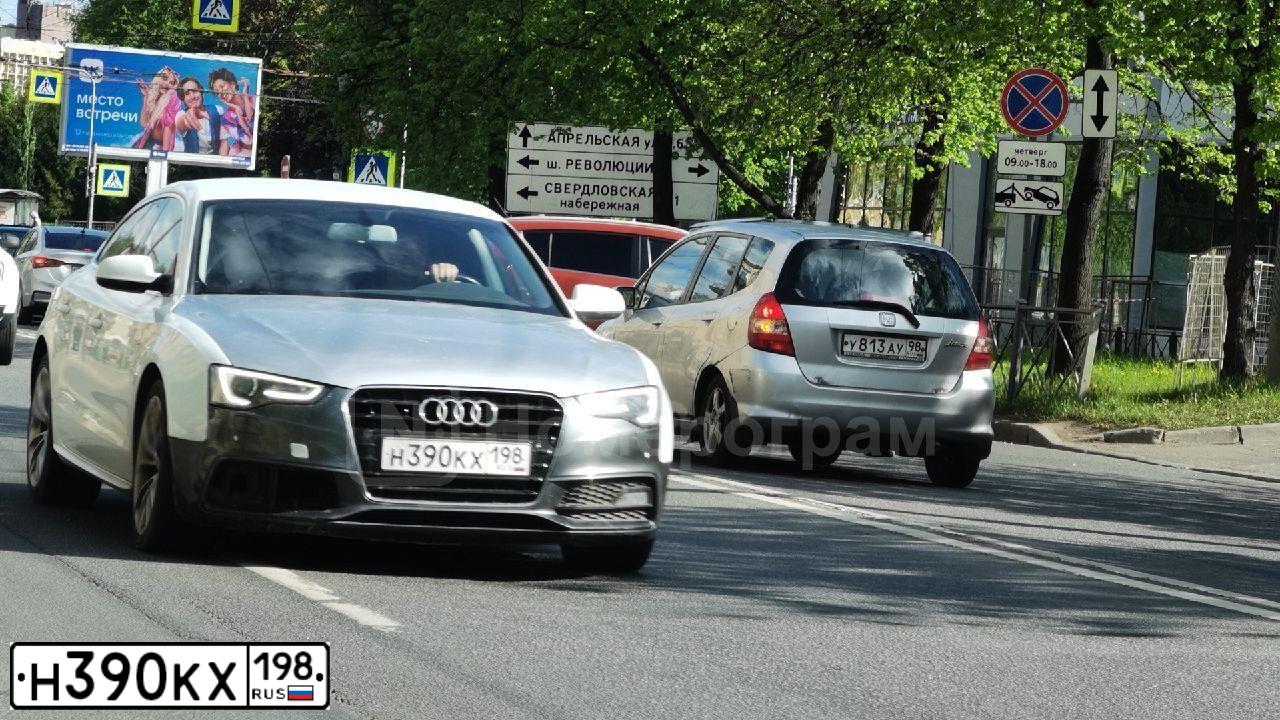 Фото автомобиля AUDI A5, 2012 — госномер С104УК198. Цвет: Белый