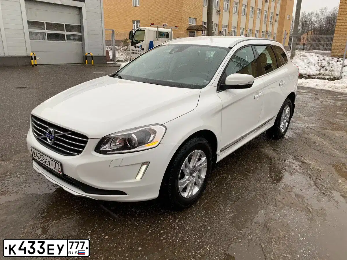 Фото автомобиля VOLVO XC60, 2014 — госномер Х615РВ799. Цвет: Белый