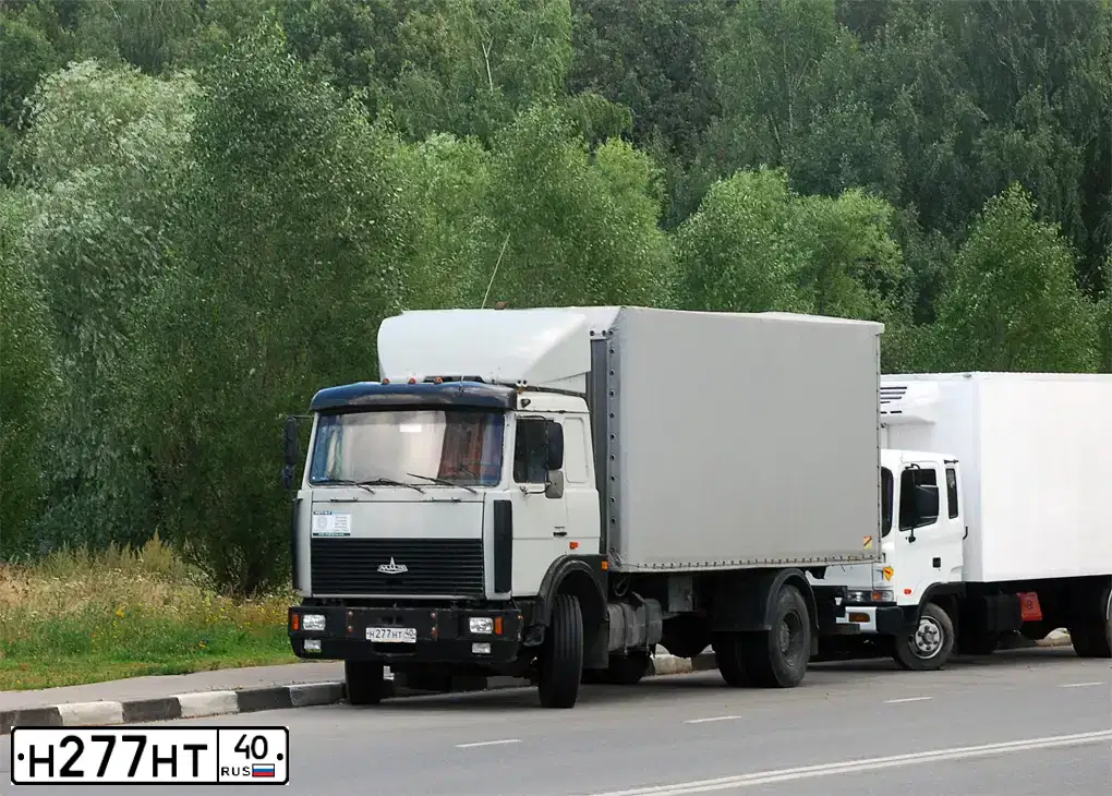 Фото автомобиля MAZ Z 5336 4X2, 2001 — госномер А021ХХ40. Цвет: СЕРЫЙ