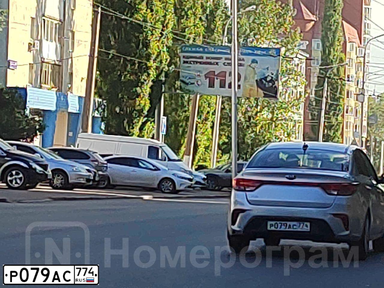 Фото автомобиля KIA RIO, 2018 — госномер Р079АС774. Цвет: Серебристый