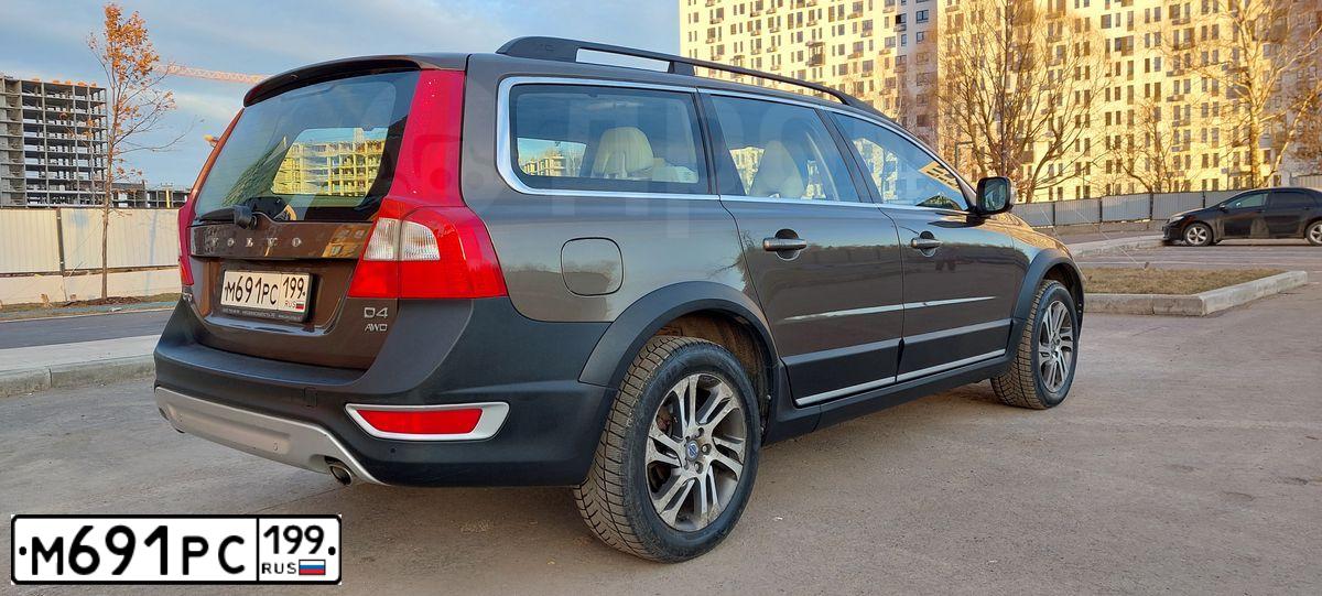 Фото автомобиля VOLVO XC70, 2013 — госномер М691РС199. Цвет: КОРИЧНЕВЫЙ