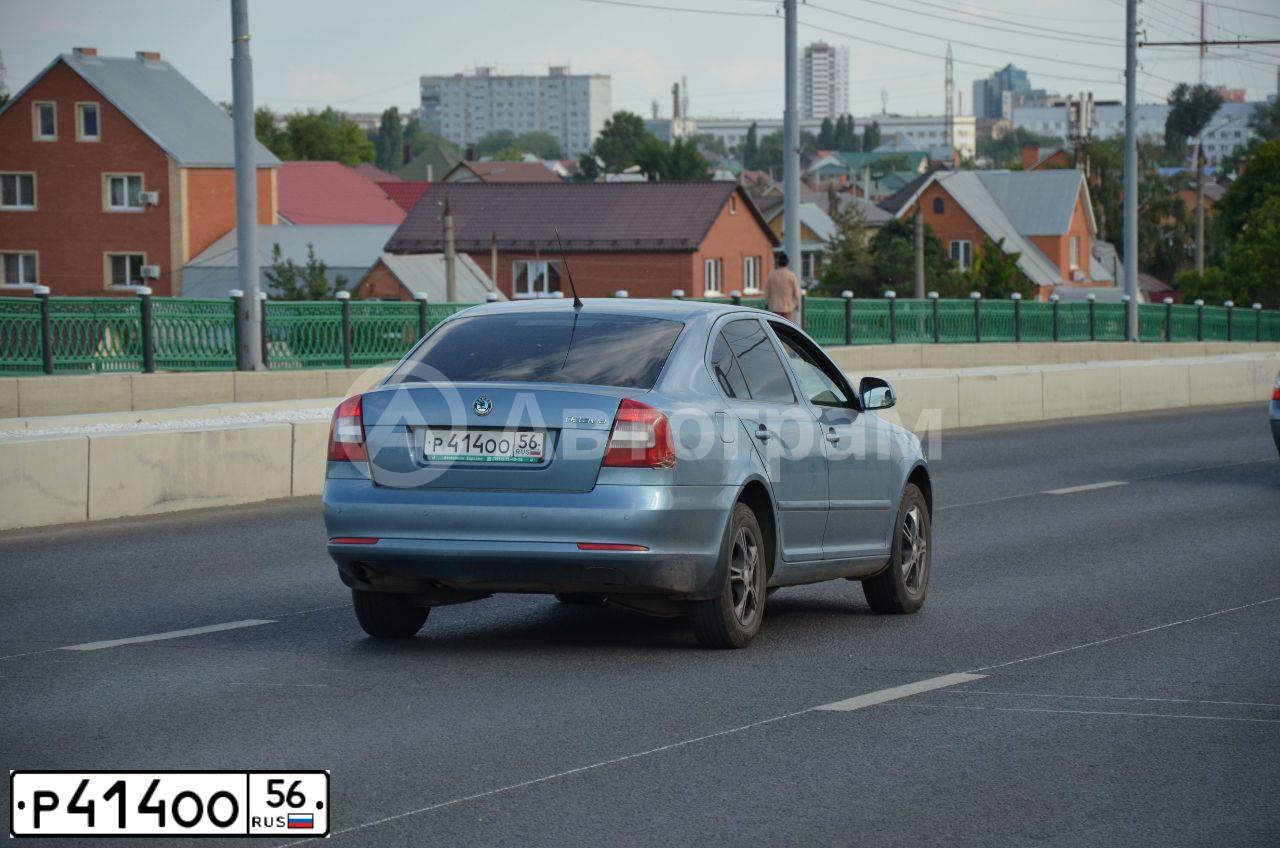 Фото автомобиля SKODA OCTAVIA, 2008 — госномер Р414ОО56. Цвет: Серо-голубой