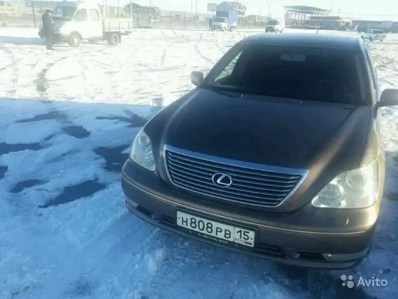 Фото автомобиля LEXUS LS, 2005 — госномер С324ХС777. Цвет: Коричневый