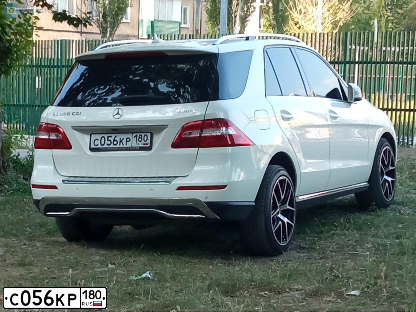 Фото автомобиля MERCEDES M-KLASSE, 2012 — госномер С056КР180. Цвет: Белый