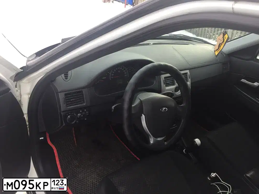 Фото автомобиля LADA 2172 PRIORA, 2012 — госномер М095КР123. Цвет: Белый