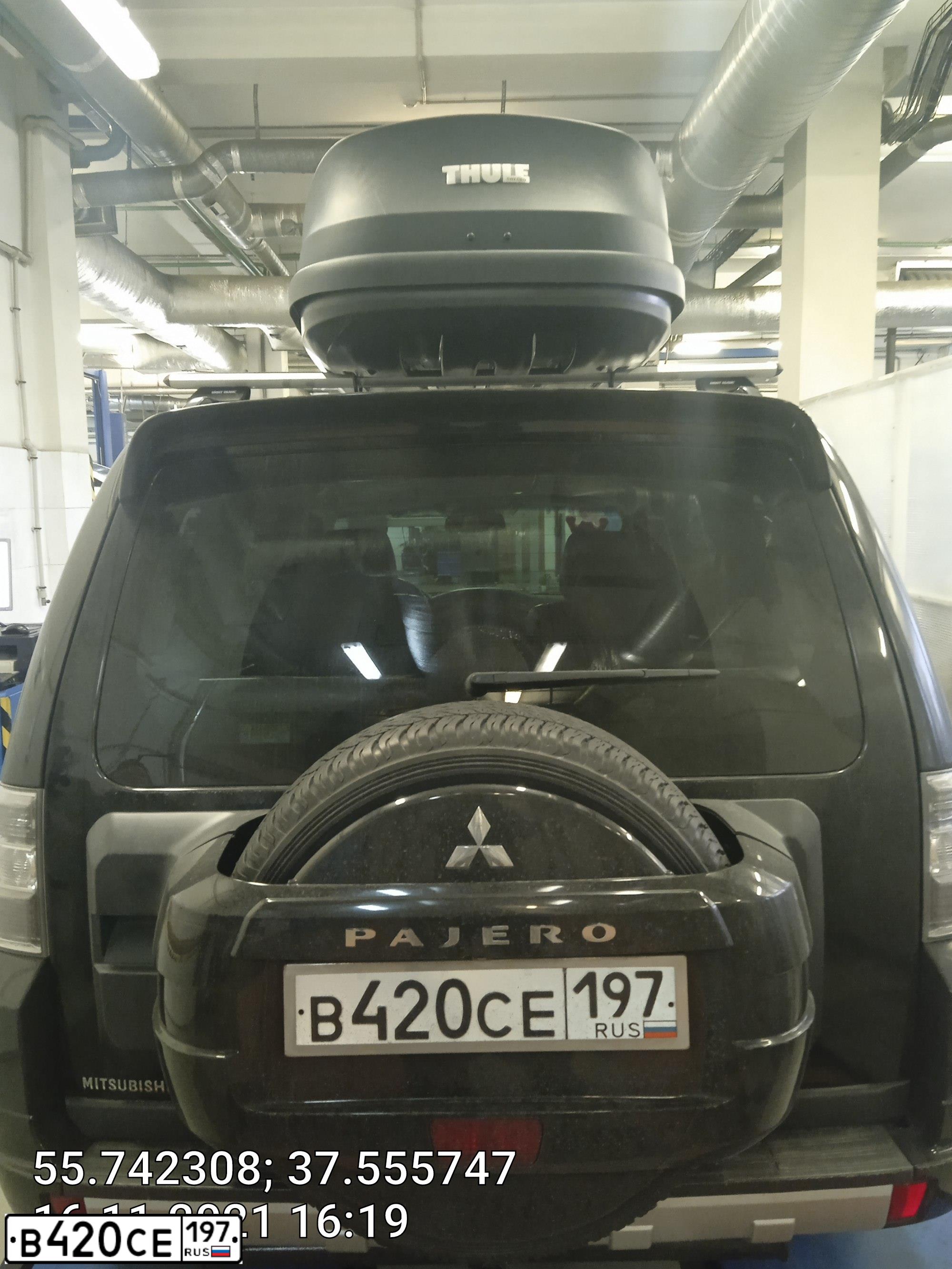 Фото автомобиля MITSUBISHI PAJERO, 2011 — госномер В420СЕ197. Цвет: ЧЕРНЫЙ