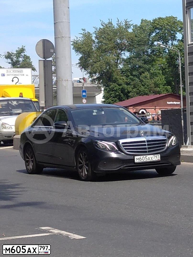 Фото автомобиля MERCEDES E-KLASSE, 2020 — госномер М605АХ797. Цвет: ЧЕРНЫЙ