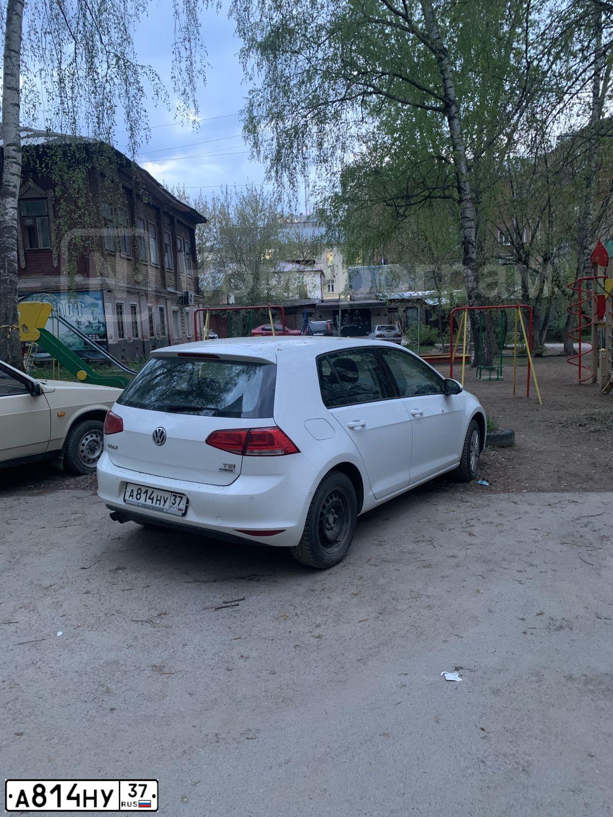 Фото автомобиля VOLKSWAGEN GOLF, 2014 — госномер А814НУ37. Цвет: БЕЛЫЙ