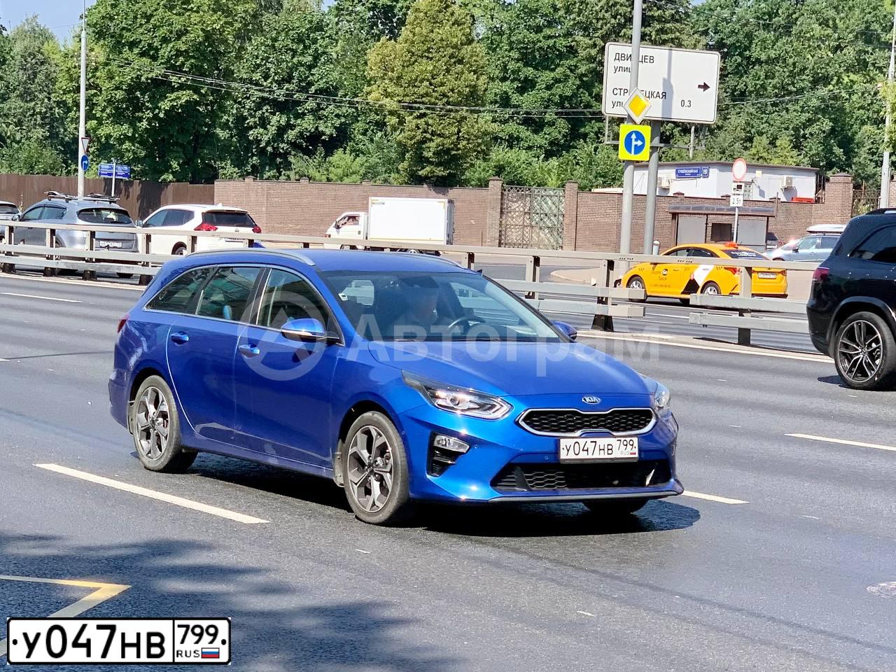 Фото автомобиля KIA CEE'D, 2019 — госномер У047НВ799. Цвет: СИНИЙ