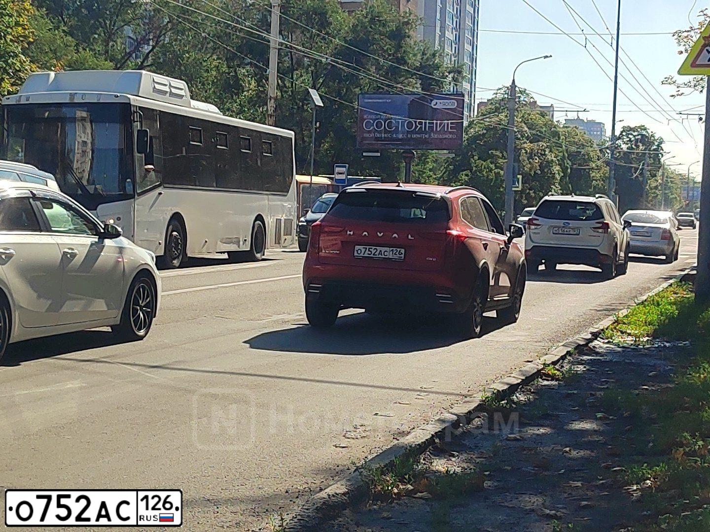 Фото автомобиля HAVAL JOLION, 2024 — госномер О752АС126. Цвет: Красный