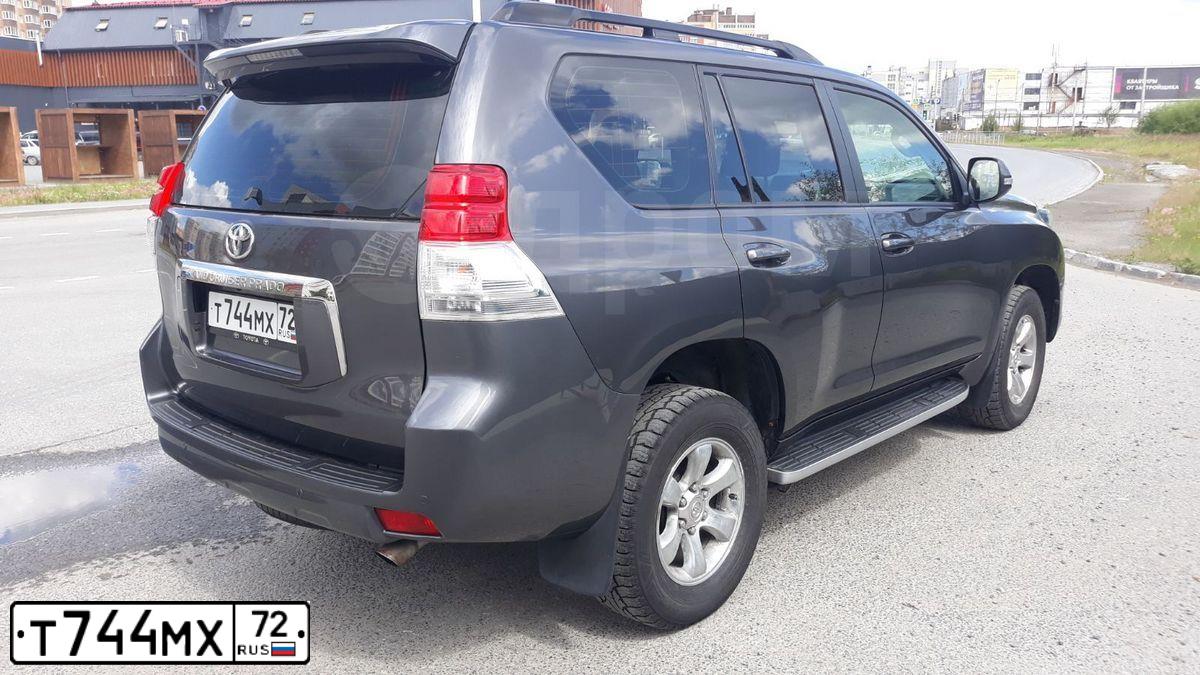 Фото автомобиля TOYOTA LANDCRUISER, 2012 — госномер Р661МУ72. Цвет: СЕРЫЙ