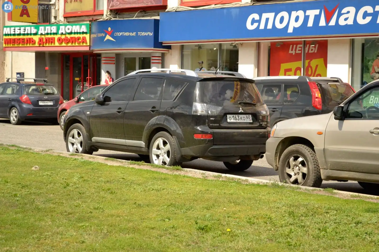 Фото автомобиля MITSUBISHI OUTLANDER, 2008 — госномер Т947ВС152. Цвет: ЧЕРНЫЙ