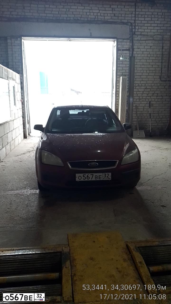 Фото автомобиля FORD FOCUS, 2006 — госномер У060ХР178. Цвет: ВИШНЕВЫЙ