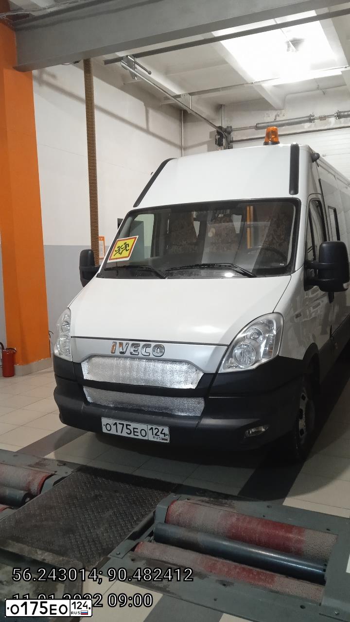 Фото автомобиля IVECO DAILY, 2012 — госномер О175ЕО124. Цвет: Белый