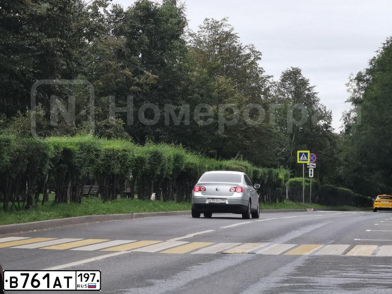 Фото автомобиля VOLKSWAGEN PASSAT, 2008 — госномер К135ОР76. Цвет: СЕРЕБРИСТЫЙ