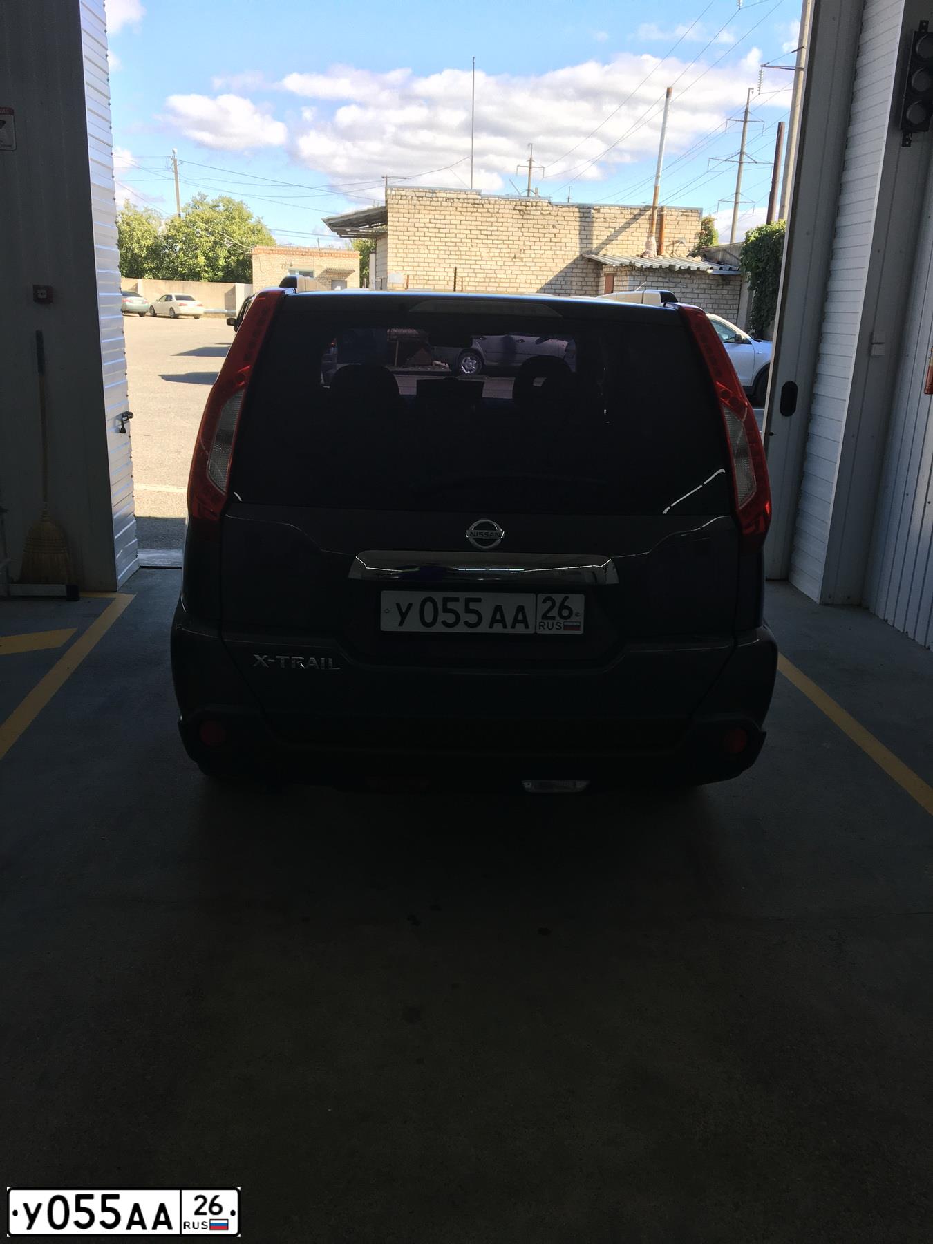 Фото автомобиля НИССАН X-TRAIL, 2013 — госномер М601РХ126. Цвет: СЕРО-СИРЕНЕВЫЙ