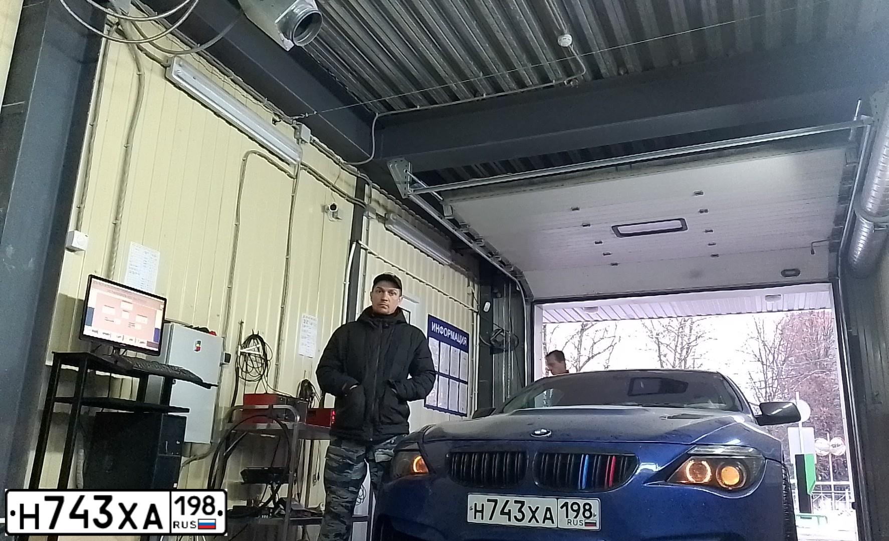Фото автомобиля BMW SERIE 6, 2005 — госномер Е240ВА164. Цвет: синий