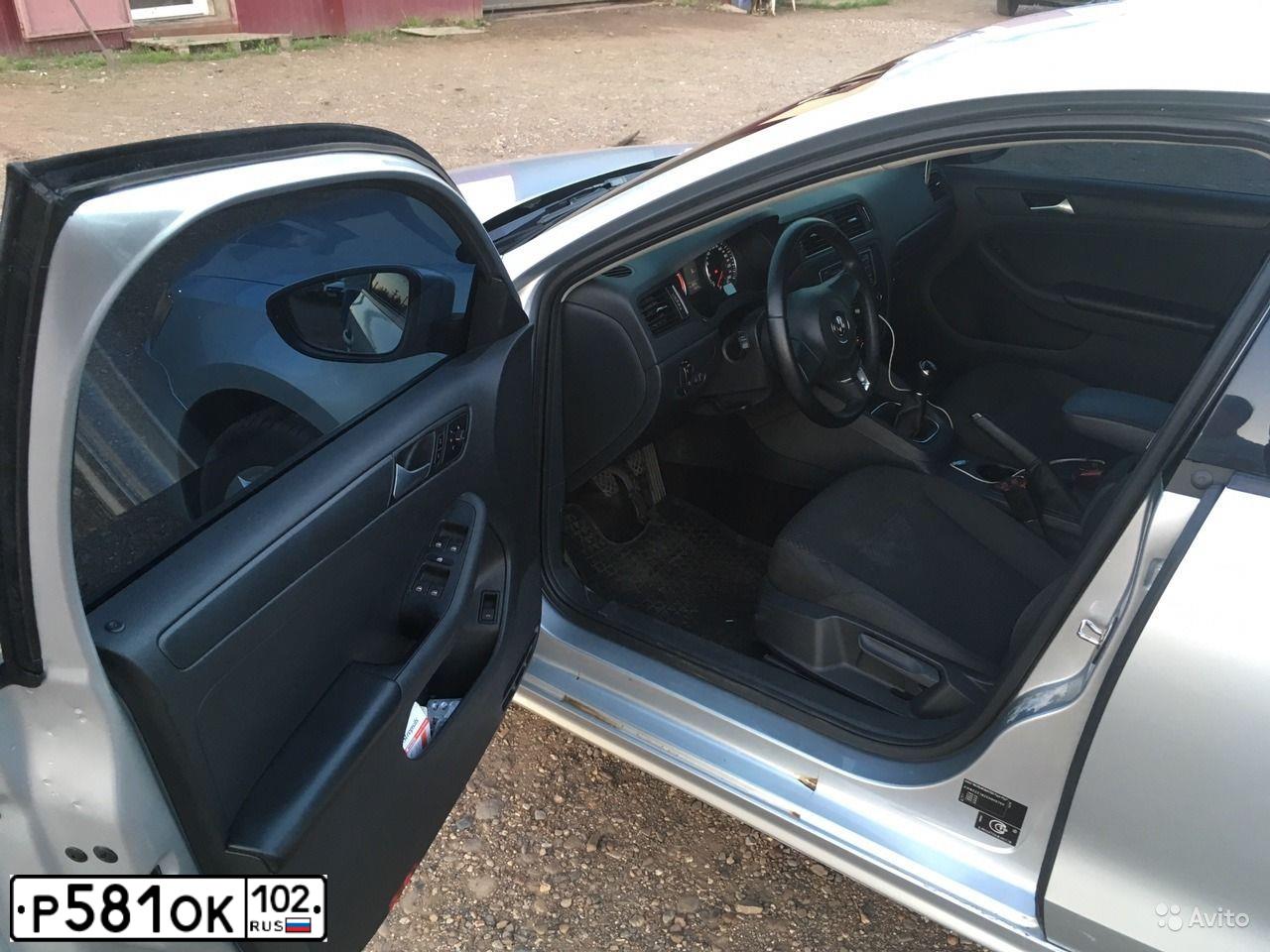 Фото автомобиля VOLKSWAGEN JETTA, 2014 — госномер Е281НО156. Цвет: Серебристый