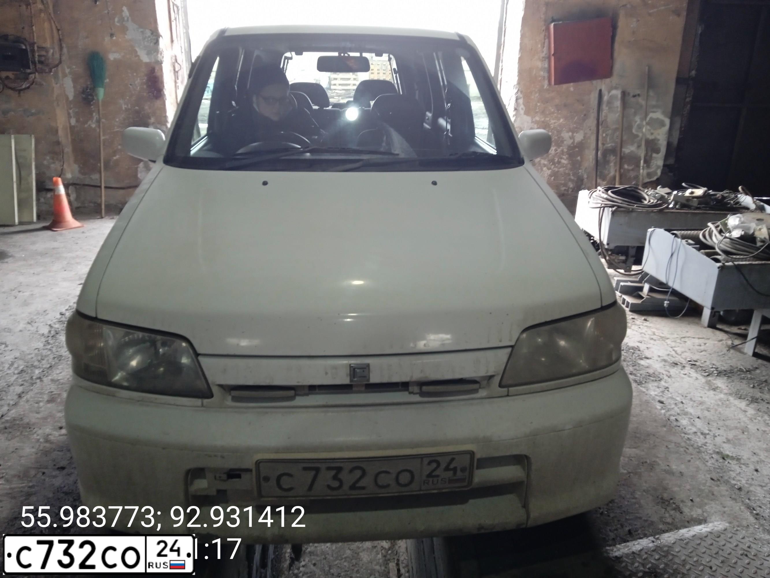 Фото автомобиля NISSAN CUBE, 2000 — госномер Р488ТС124