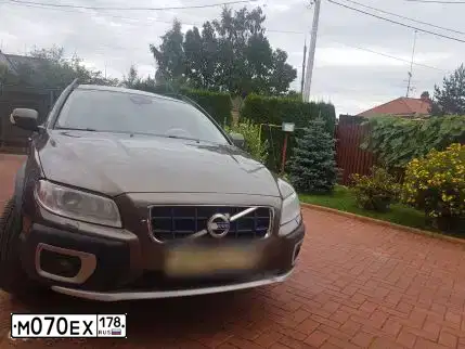Фото автомобиля VOLVO XC70, 2012 — госномер М070ЕХ178. Цвет: Коричневый