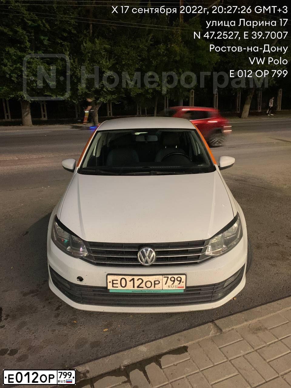 Фото автомобиля VOLKSWAGEN POLO, 2019 — госномер Е012ОР799. Цвет: Белый